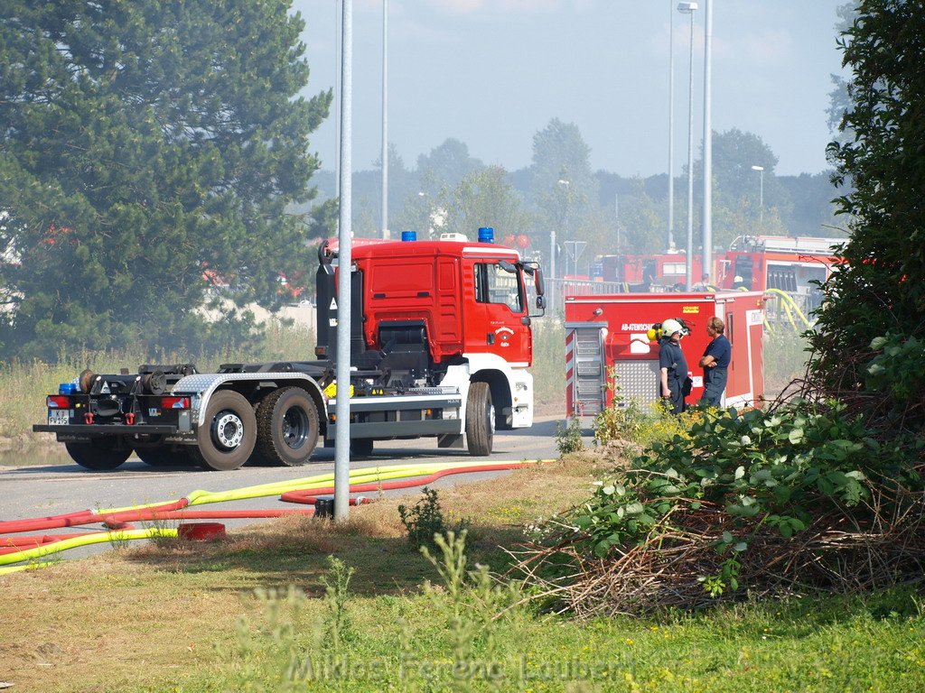 Feuer Koeln Ossendorf Butzweiler Hof neben IKEA P258.JPG